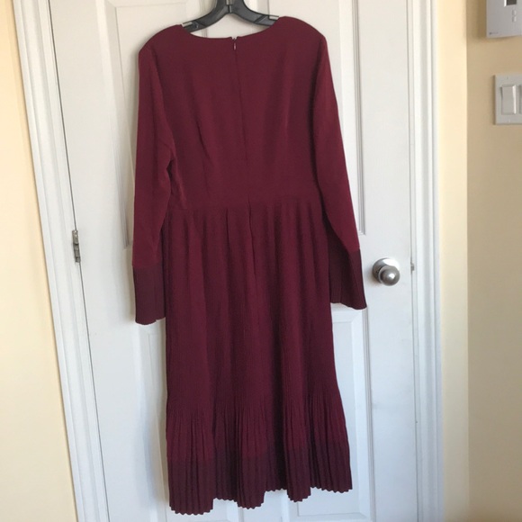 Iris and Ink burgundy dress - Picture 5 of 9